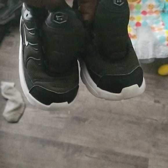 Shoes - Picture 2 of 3